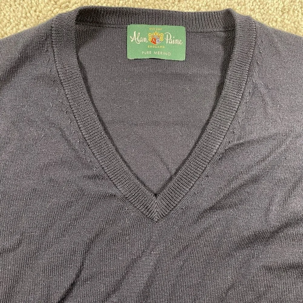 Vintage Alan Paine Men’s V-Neck Sweater Navy Blue Merino Wool UK 46 EUR 54 US XL